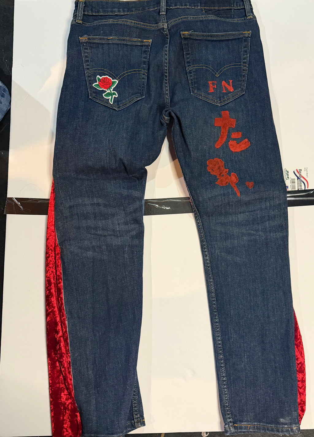 Graphic jeans